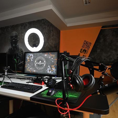 Gamers Paradise Hotel Чалонг Екстериор снимка