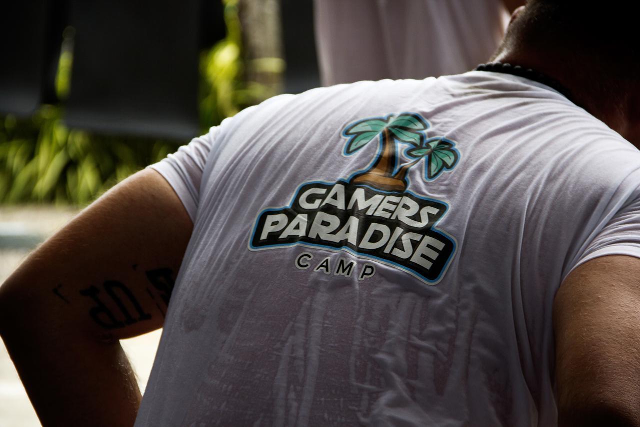 Gamers Paradise Hotel Чалонг Екстериор снимка