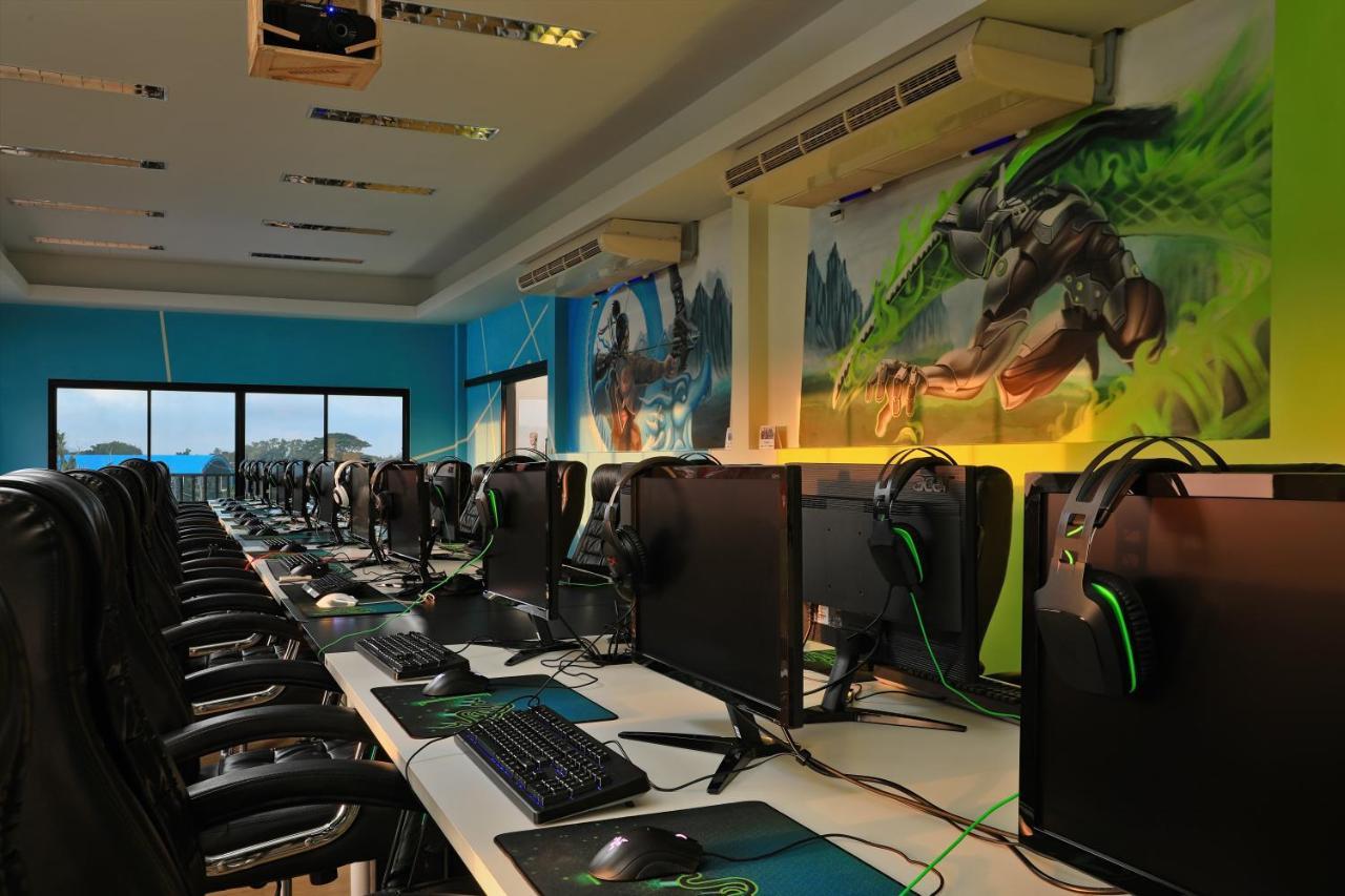 Gamers Paradise Hotel Чалонг Екстериор снимка
