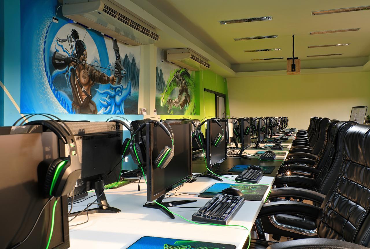 Gamers Paradise Hotel Чалонг Екстериор снимка